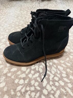 Sorel Women's Black Suede Lace-Up Ankle Boots with Tan Sole